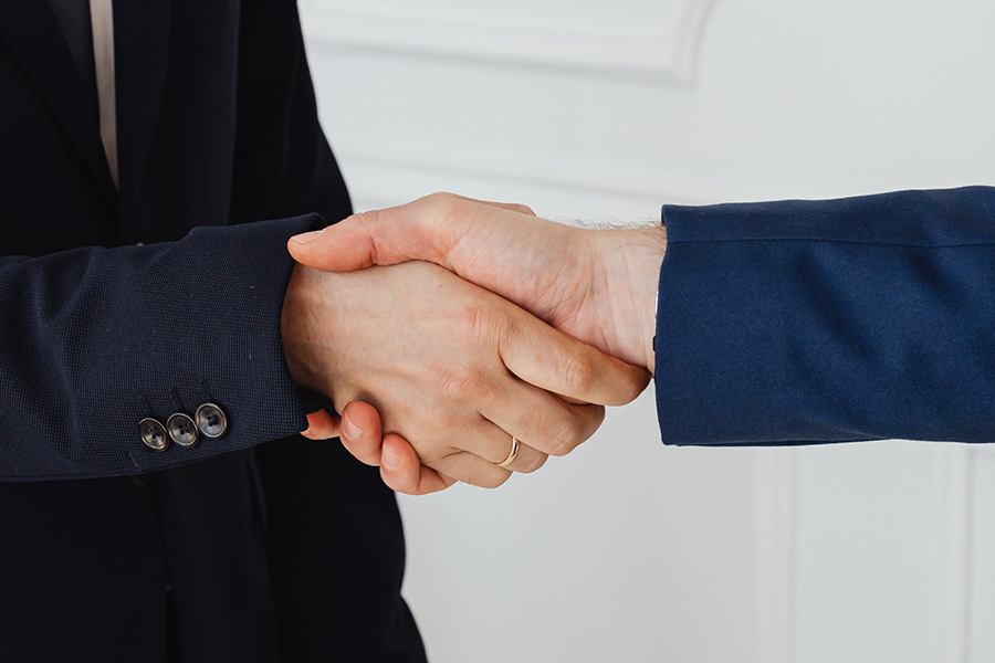 SHERWIN-WILLIAMS COMPLETES ACQUISITION OF SIC HOLDING